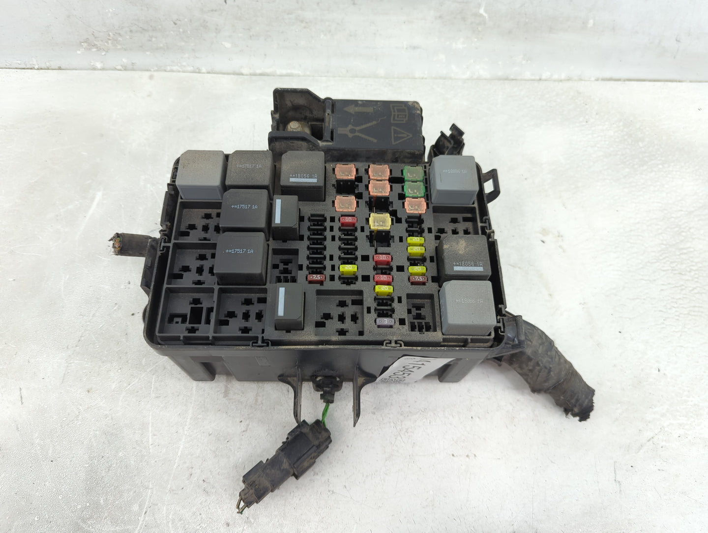 2017-2019 Ford Transit-250 Fusebox Fuse Box Panel Relay Module P/N:7171-3371-30 Fits Fits 2017 2018 2019 OEM Used Auto Parts