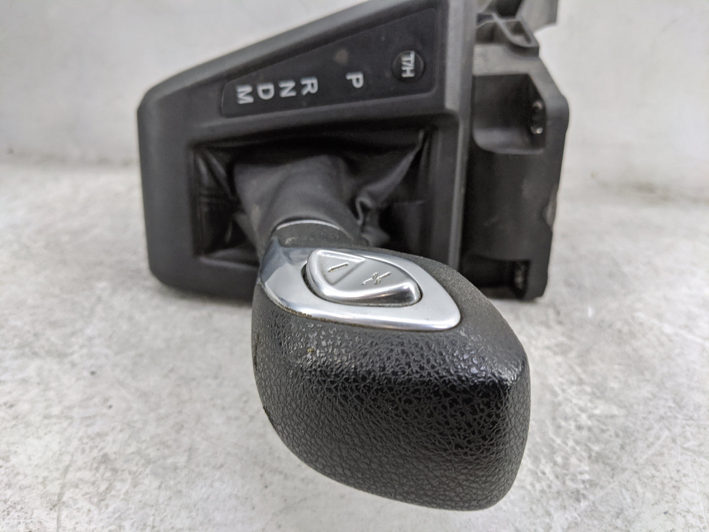 2018 Ford Transit-250 Floor Console Assembly Shifter - Oemusedautoparts1.com