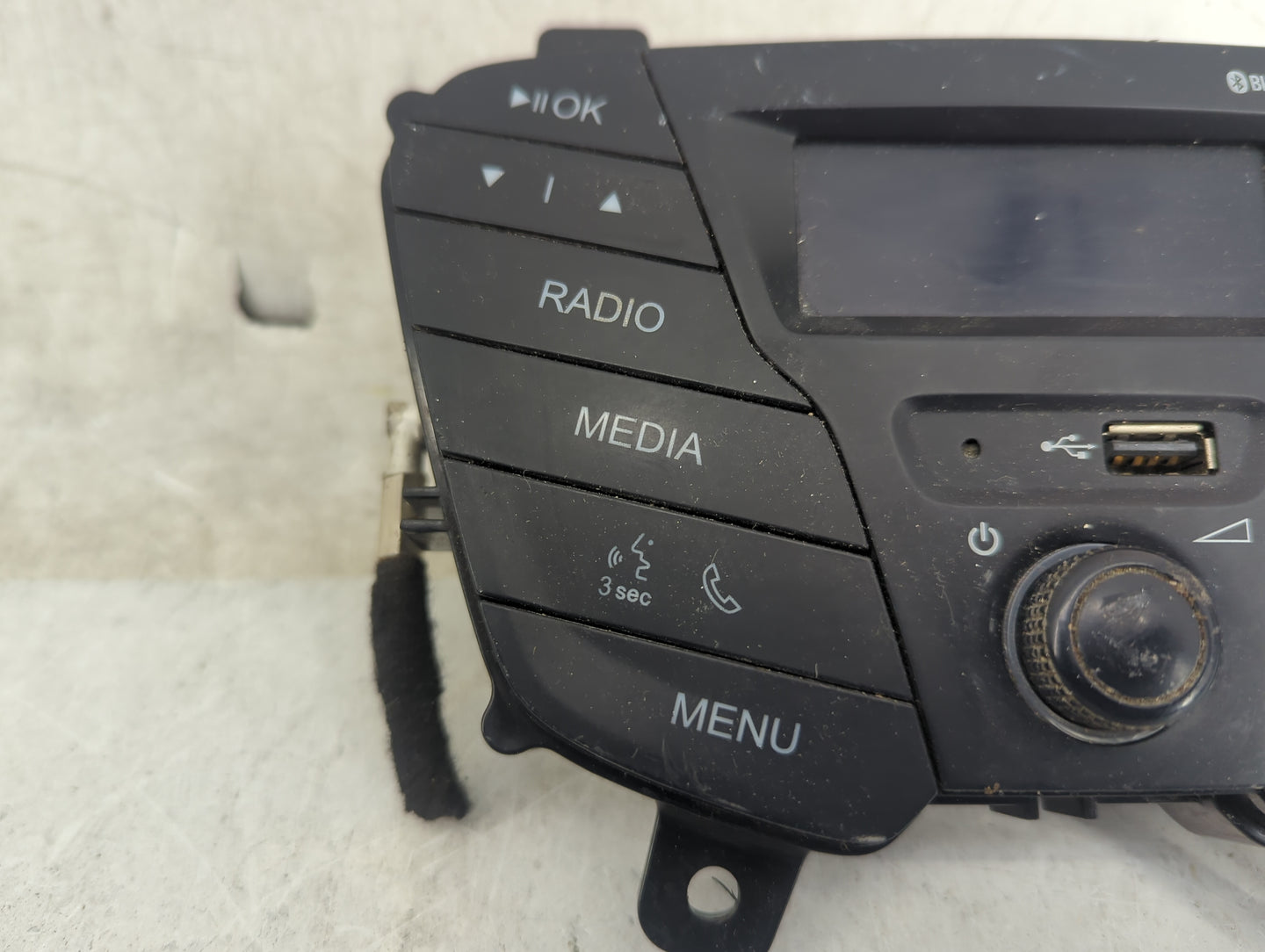 2018 Ford Transit 150 Radio AM FM Cd Player Receiver Replacement Fits Fits 2019 OEM Used Auto Parts - Oemusedautoparts1.com