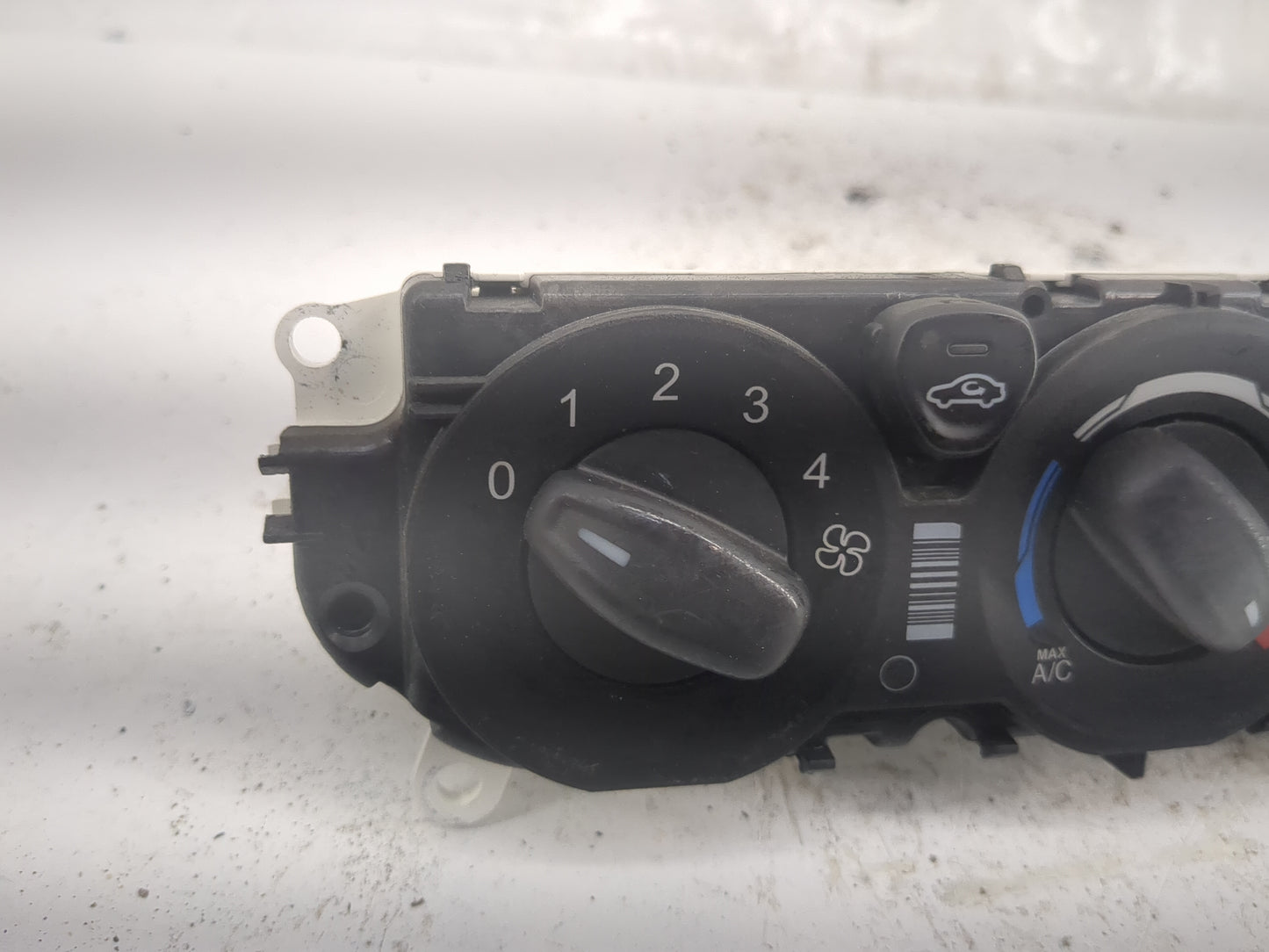 2018 Ford Transit 150 Climate Control Module Temperature AC/Heater Replacement Fits Fits 2015 2016 2017 2019 OEM Used Auto P