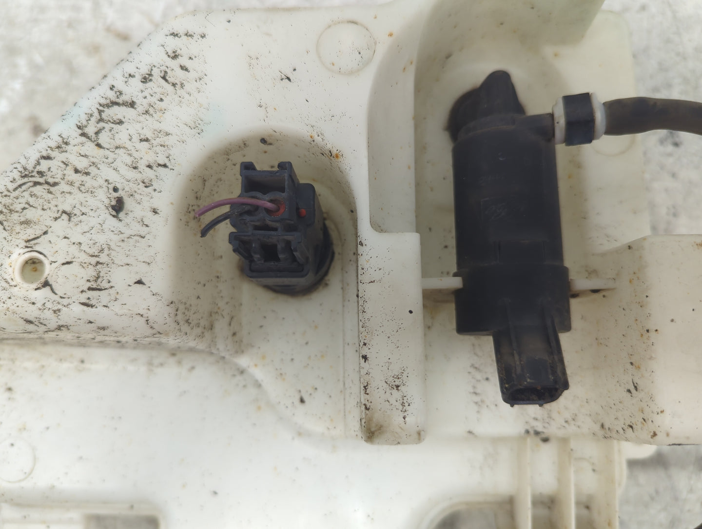 Ford Transit 250 Windshield Washer Fluid Reservoir Bottle - Oemusedautoparts1.com