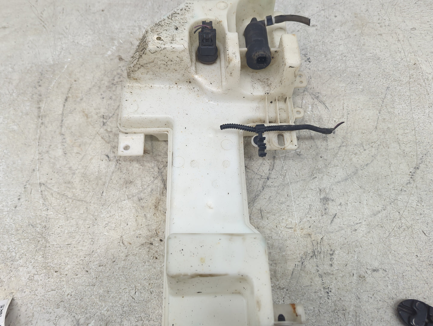Ford Transit 250 Windshield Washer Fluid Reservoir Bottle - Oemusedautoparts1.com