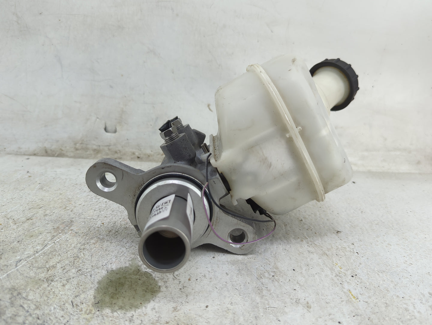 Ford Transit 250 Brake Master Cylinder - Oemusedautoparts1.com