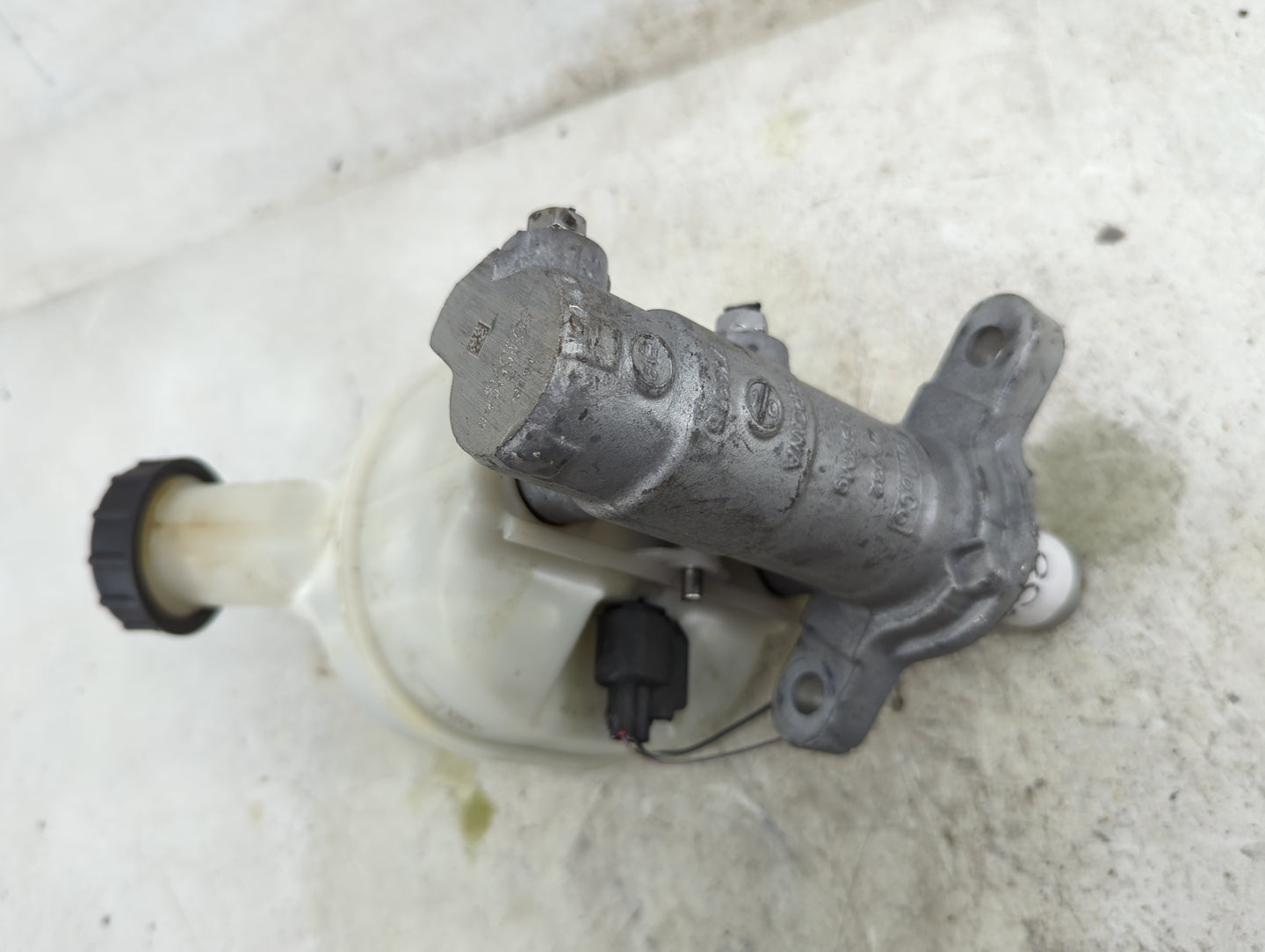 Ford Transit 250 Brake Master Cylinder - Oemusedautoparts1.com