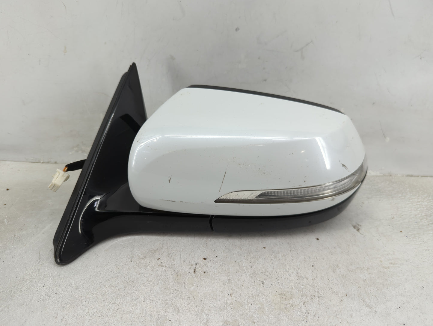 2017-2020 Genesis G80 Driver Side View Mirror - Left Door Mirror OEM Used - Oemusedautoparts1.com