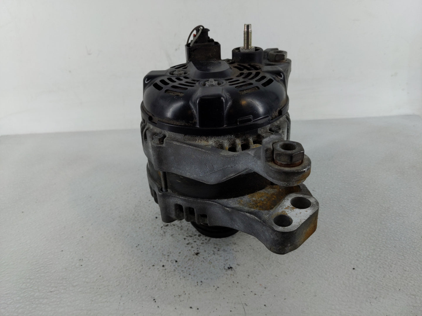 2017-2022 Gmc Acadia Alternator Replacement Generator Charging Assembly Engine OEM P/N:13507126 Fits OEM Used Auto Parts - O
