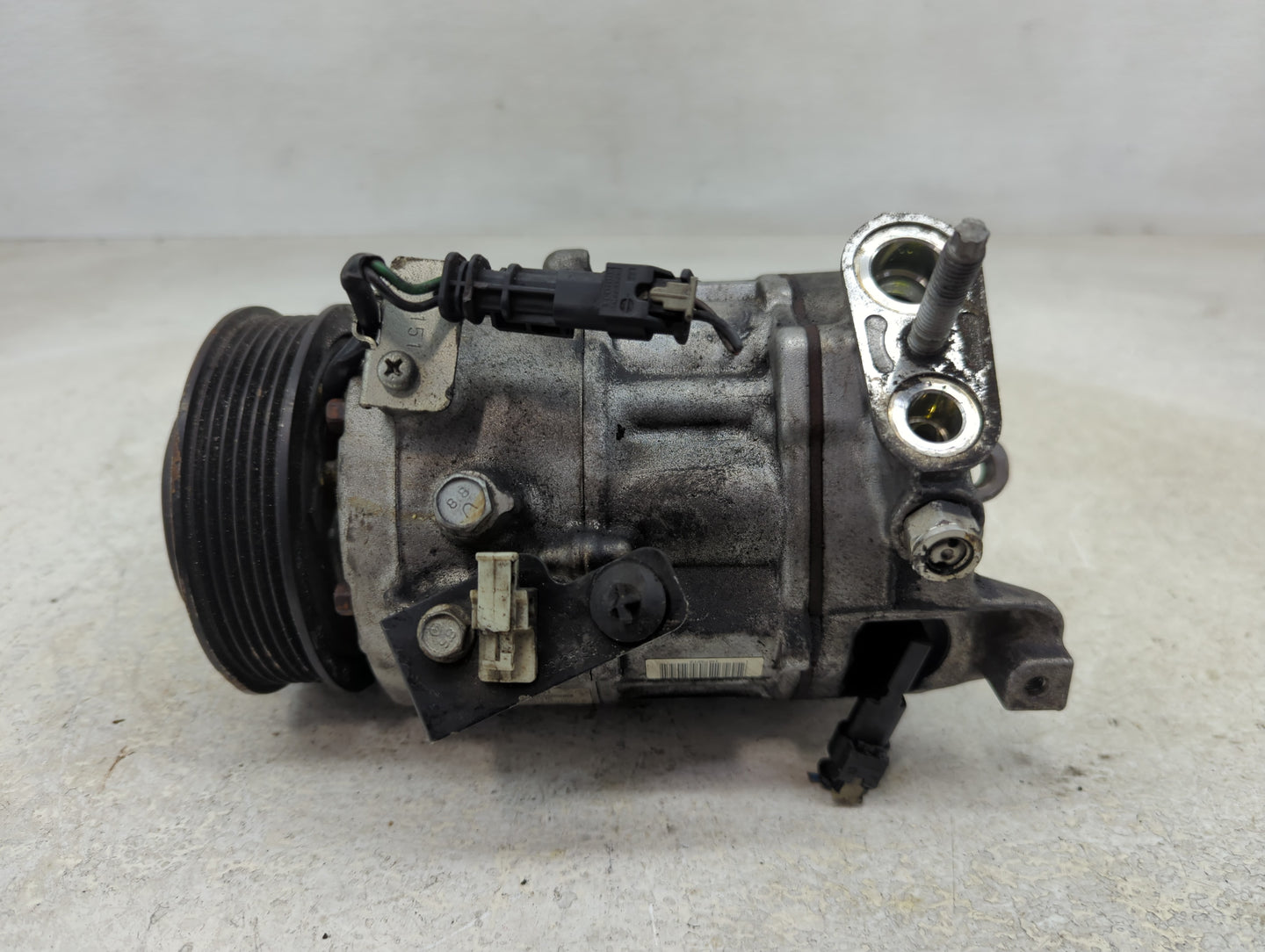 2017-2022 Gmc Acadia Air Conditioning A/c Ac Compressor Oem - Oemusedautoparts1.com