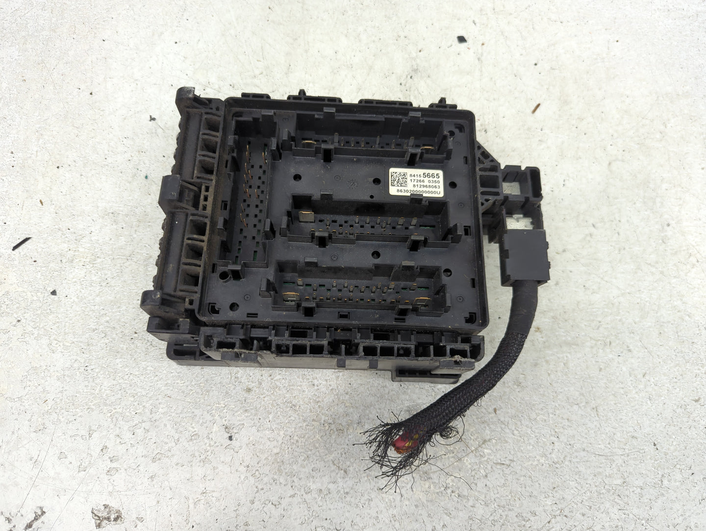 2018-2019 Gmc Acadia Fusebox Fuse Box Panel Relay Module P/N:84155665 Fits Fits 2018 2019 OEM Used Auto Parts - Oemusedautop