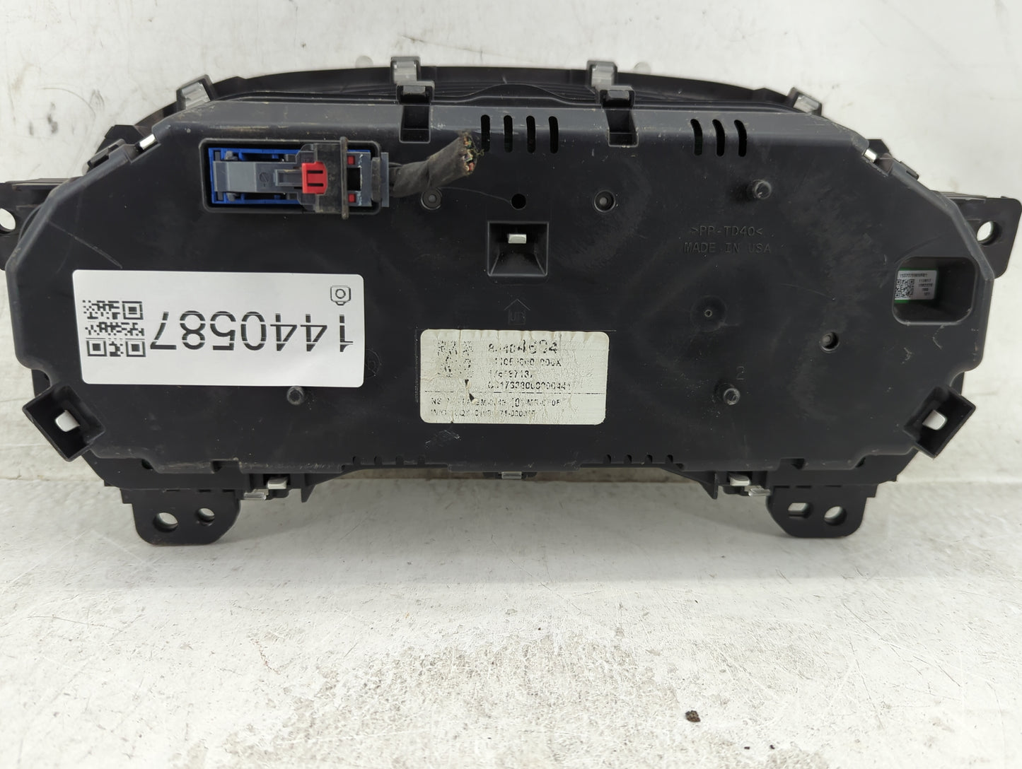2018-2019 Gmc Acadia Instrument Cluster Speedometer Gauges P/N:84404924 Fits Fits 2018 2019 OEM Used Auto Parts - Oemusedaut