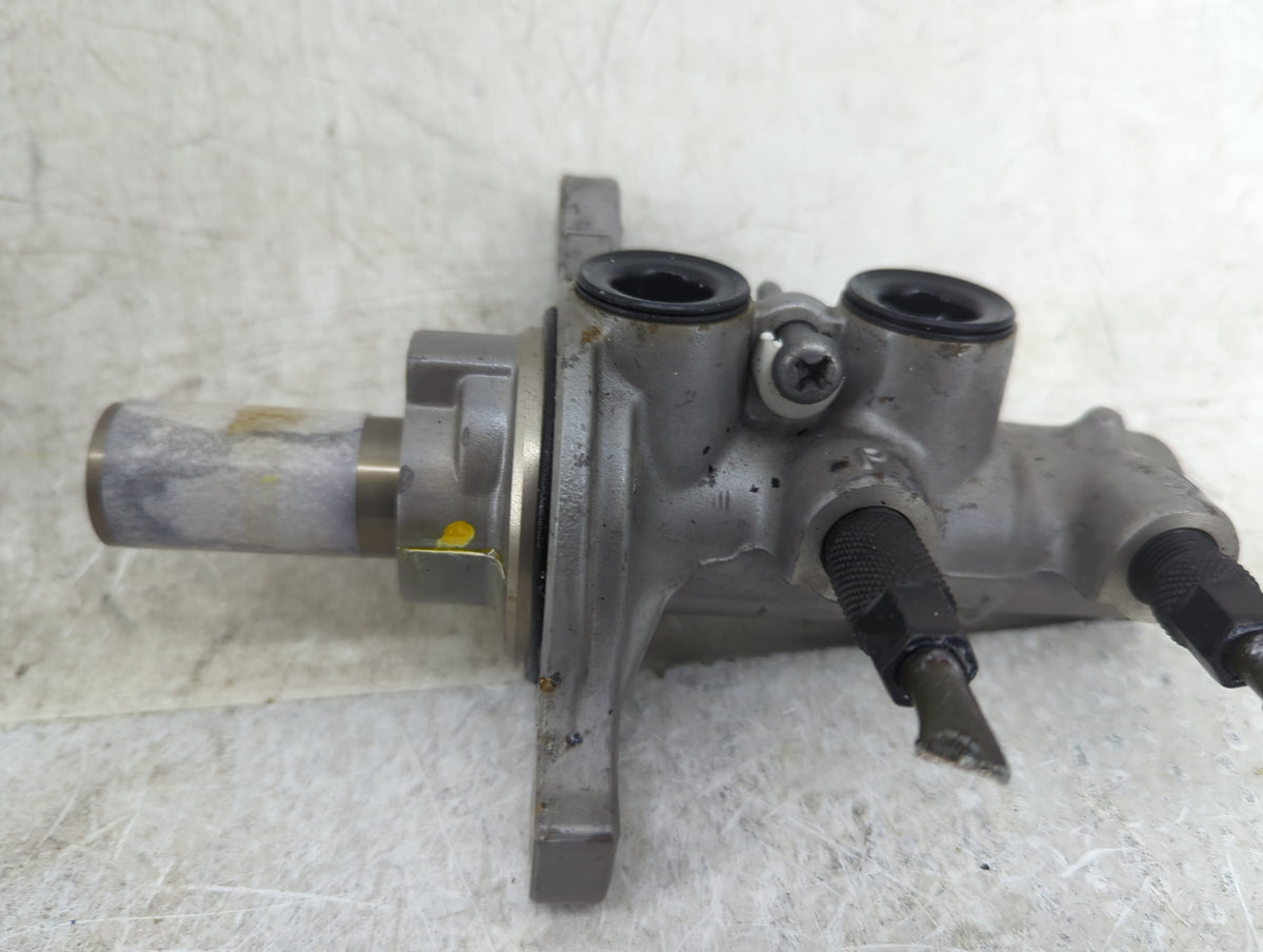 2020-2022 Gmc Acadia Brake Master Cylinder 1451149 - Oemusedautoparts1.com