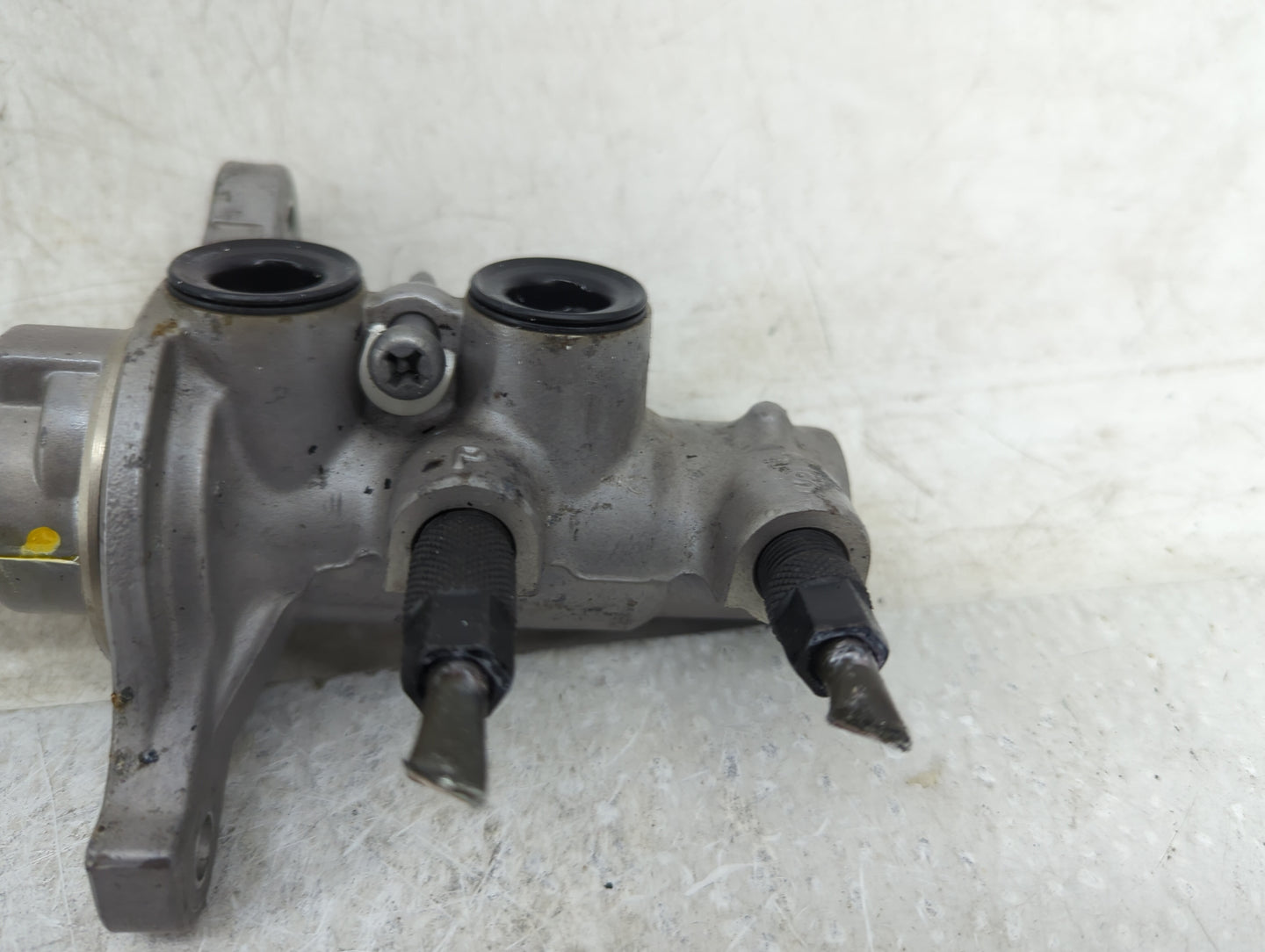 2020-2022 Gmc Acadia Brake Master Cylinder - Oemusedautoparts1.com