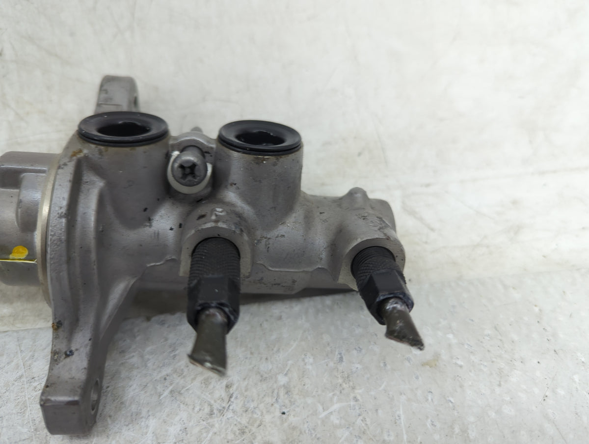 2020-2022 Gmc Acadia Brake Master Cylinder 1451149 - Oemusedautoparts1.com
