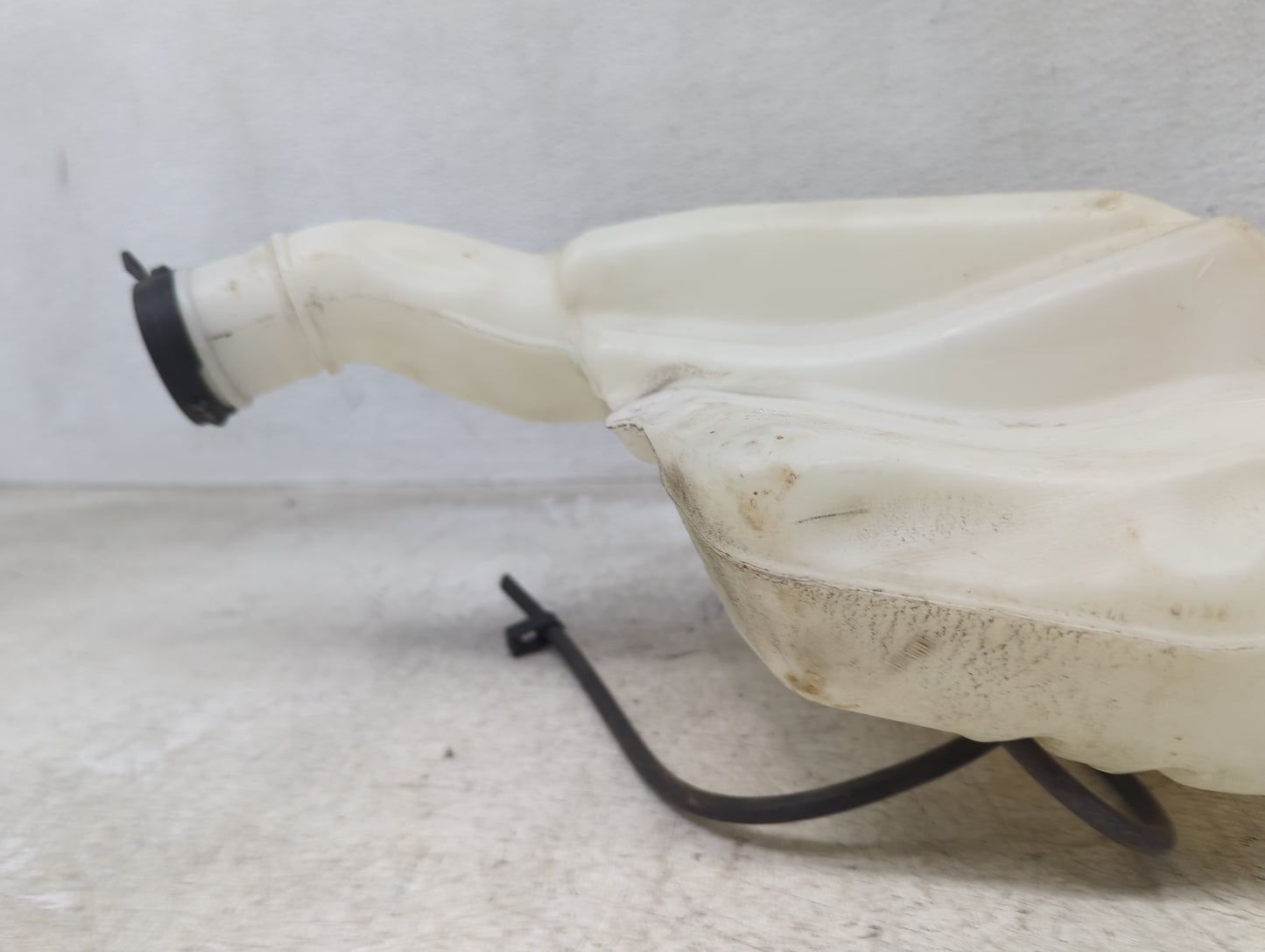 2018 Gmc Acadia Windshield Washer Fluid Reservoir Bottle - Oemusedautoparts1.com