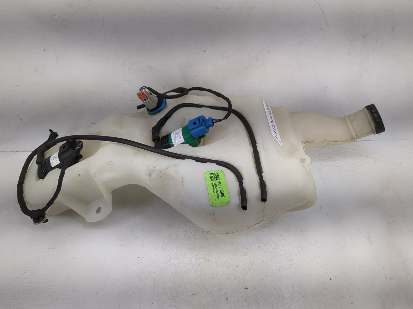 2017-2022 Gmc Acadia Windshield Washer Fluid Reservoir Bottle 1482442 - Oemusedautoparts1.com