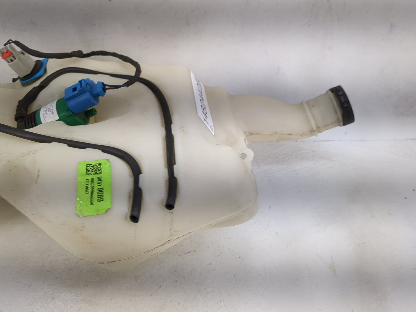 2017-2022 Gmc Acadia Windshield Washer Fluid Reservoir Bottle 1482442 - Oemusedautoparts1.com
