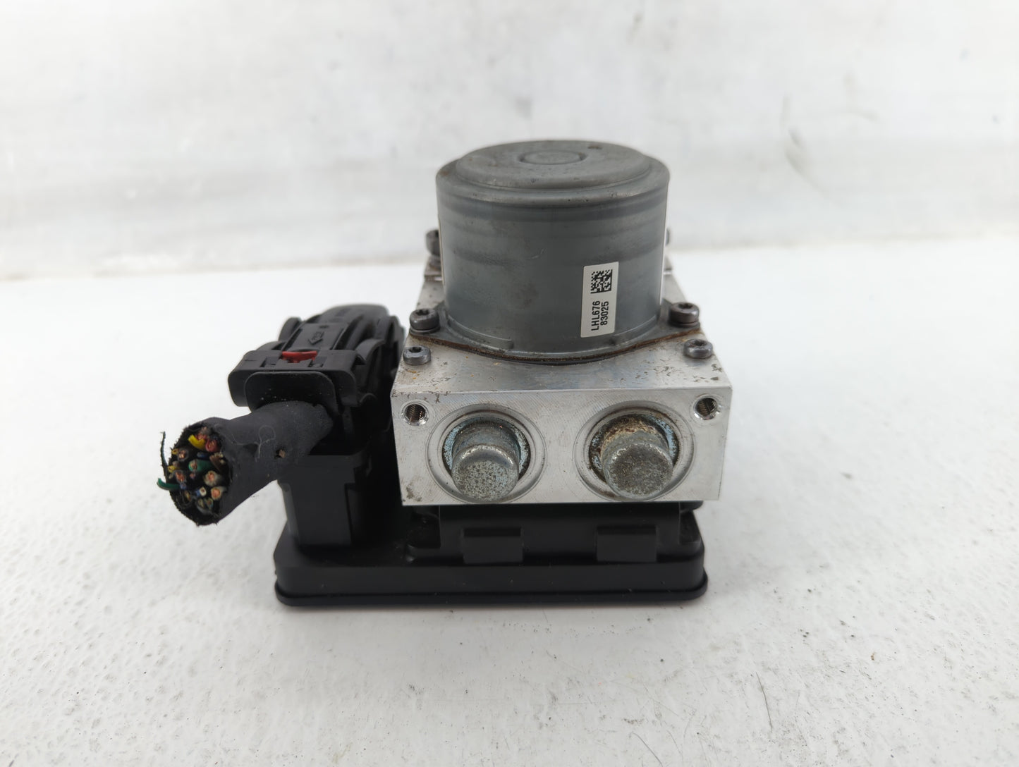 2018 Gmc Acadia ABS Pump Control Module Replacement P/N:84343141 Fits Fits 2019 2020 OEM Used Auto Parts - Oemusedautoparts1