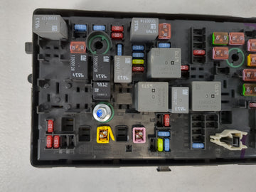 2018-2022 Gmc Canyon Fusebox Fuse Box Panel Relay Module P/N:84287539 Fits Fits 2018 2019 2020 2021 2022 OEM Used Auto Parts