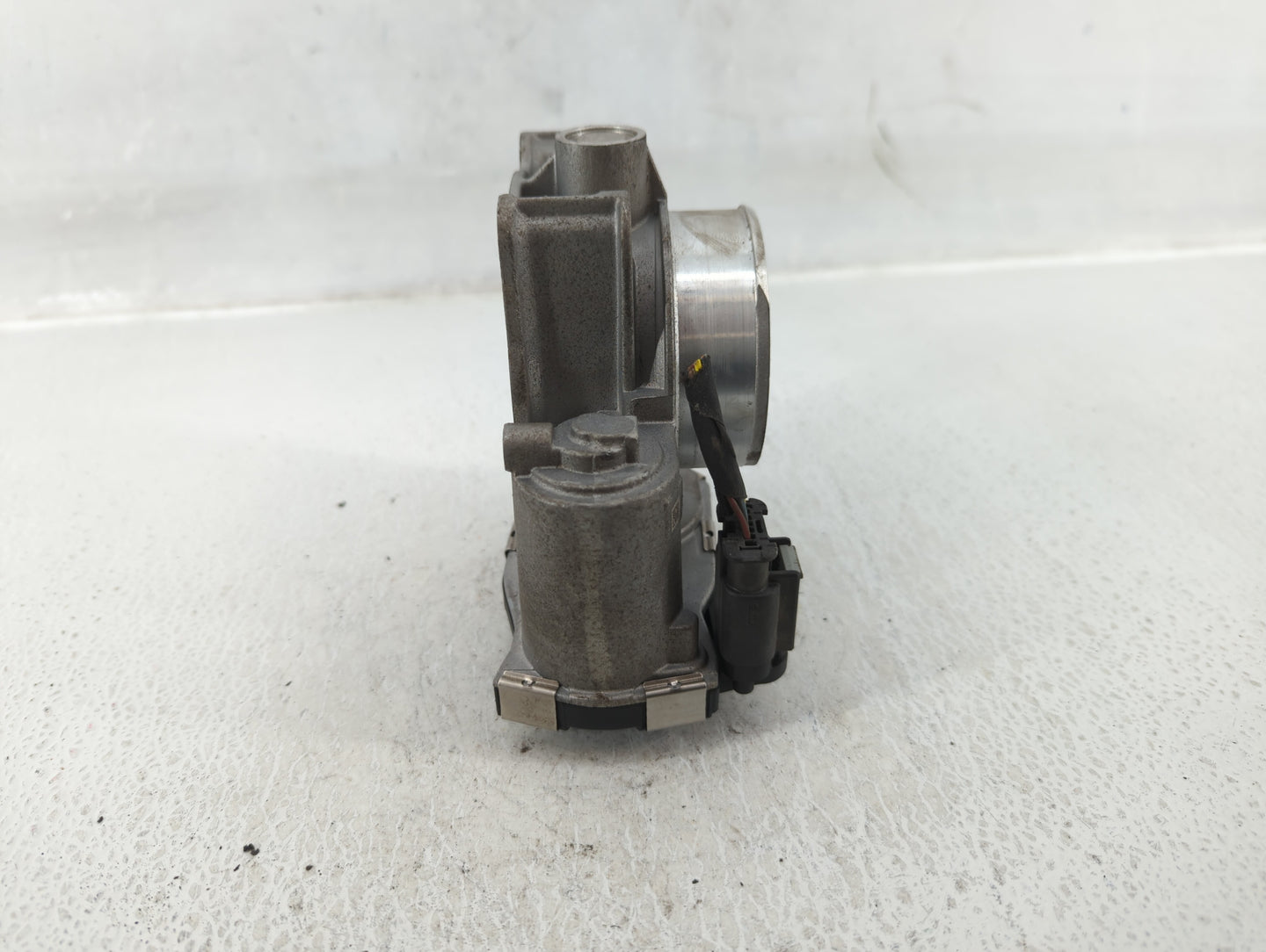 2016-2022 Gmc Canyon Throttle Body P/N:12670839AA Fits Fits 2016 2017 2018 2019 2020 2021 2022 OEM Used Auto Parts - Oemused