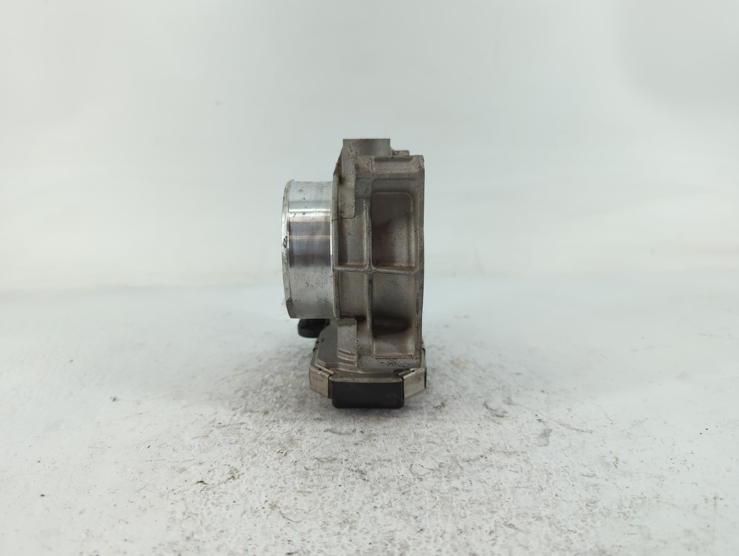 2016-2022 Gmc Canyon Throttle Body P/N:12670839AA Fits Fits 2016 2017 2018 2019 2020 2021 2022 OEM Used Auto Parts - Oemused