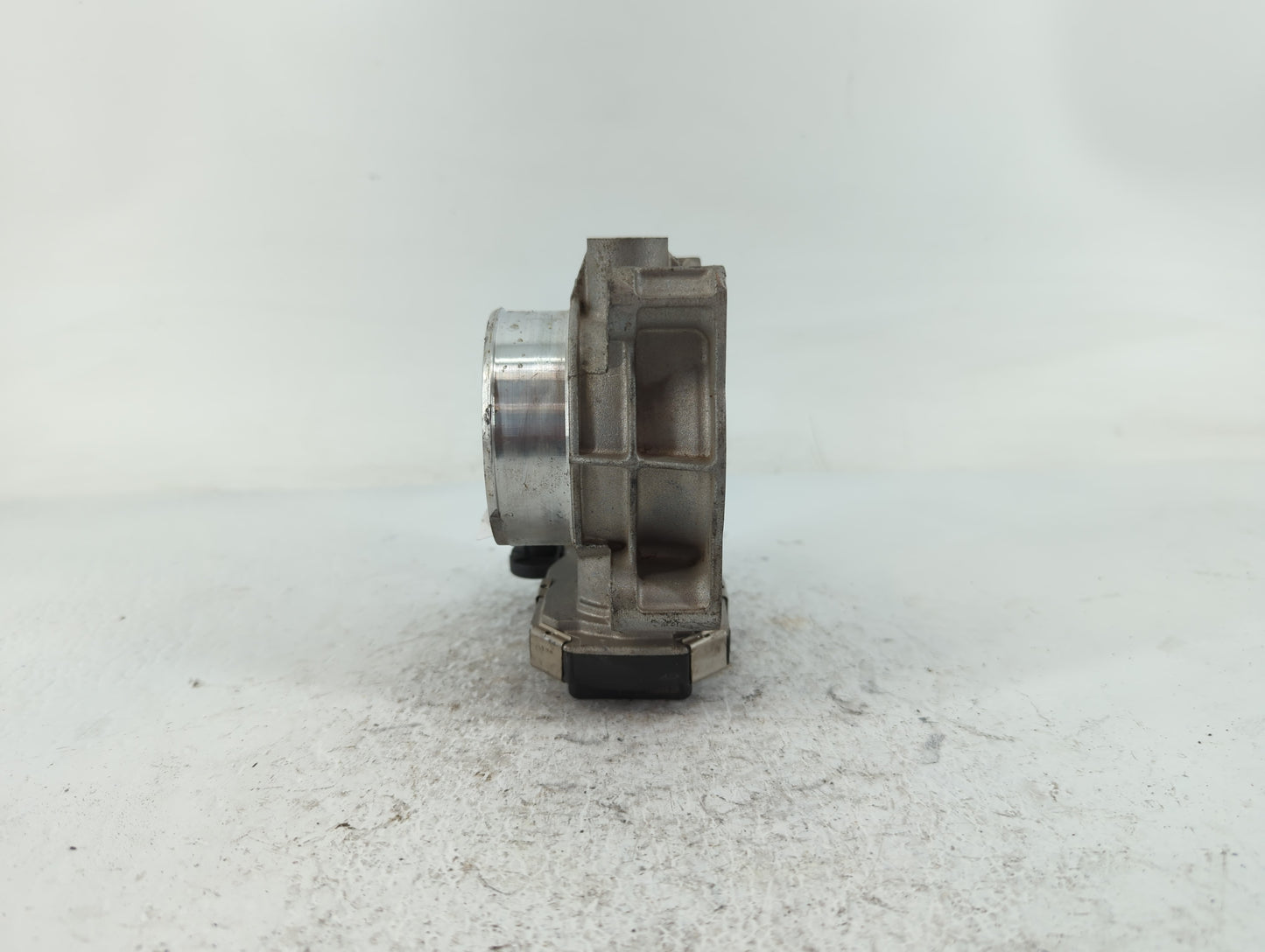 2016-2022 Gmc Canyon Throttle Body P/N:12670839AA Fits Fits 2016 2017 2018 2019 2020 2021 2022 OEM Used Auto Parts - Oemused