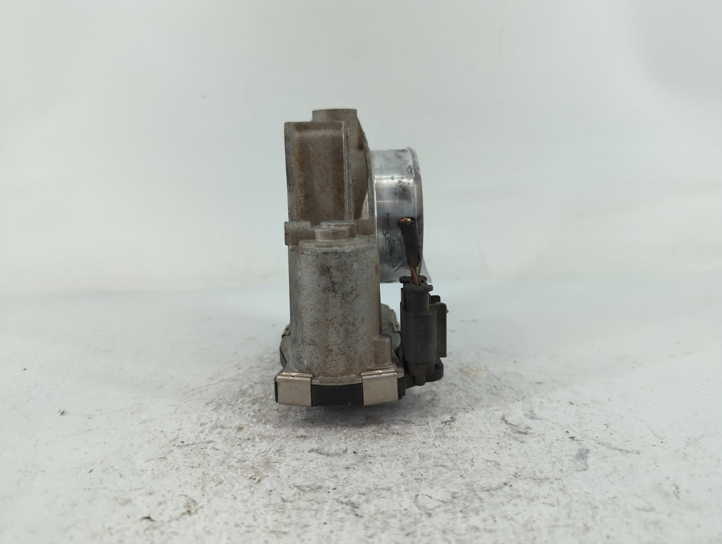 2016-2022 Gmc Canyon Throttle Body P/N:12670839AA Fits Fits 2016 2017 2018 2019 2020 2021 2022 OEM Used Auto Parts - Oemused