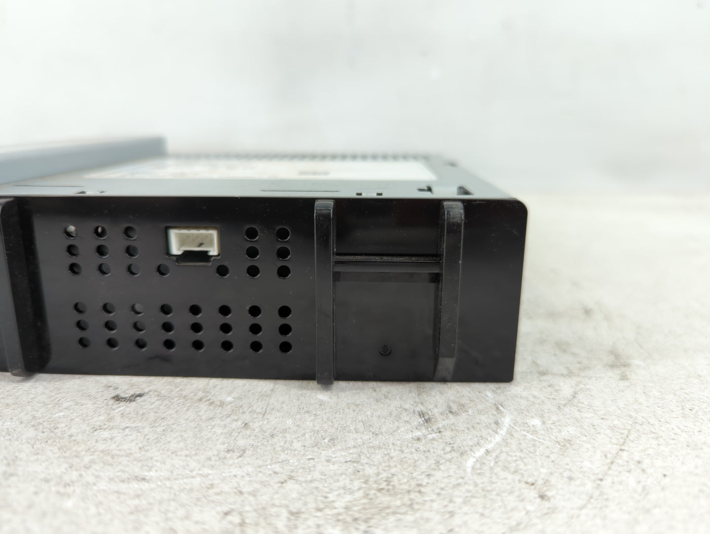 2018 Gmc Sierra 1500 Radio AM FM Cd Player Receiver Replacement P/N:42554623 Fits Fits 2019 OEM Used Auto Parts - Oemusedaut