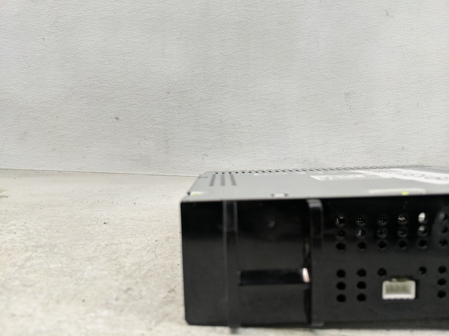 2018 Gmc Sierra 1500 Radio AM FM Cd Player Receiver Replacement P/N:42554623 Fits Fits 2019 OEM Used Auto Parts - Oemusedaut
