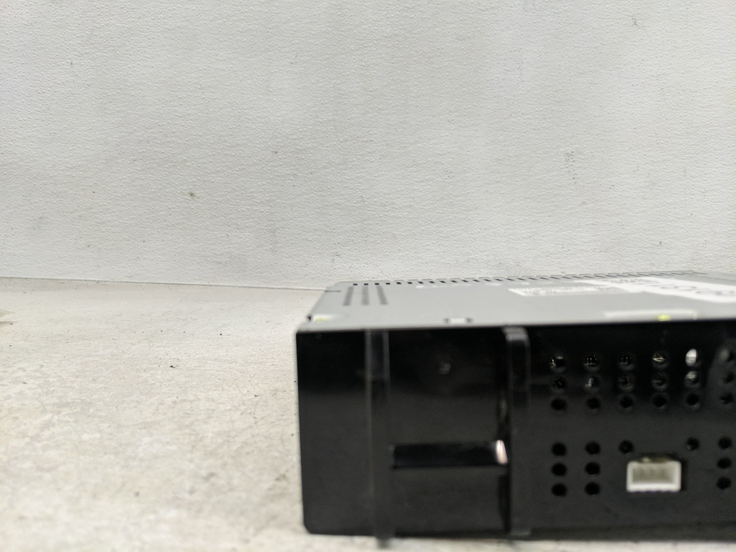 2018 Gmc Sierra 1500 Radio AM FM Cd Player Receiver Replacement P/N:42554623 Fits Fits 2019 OEM Used Auto Parts - Oemusedaut