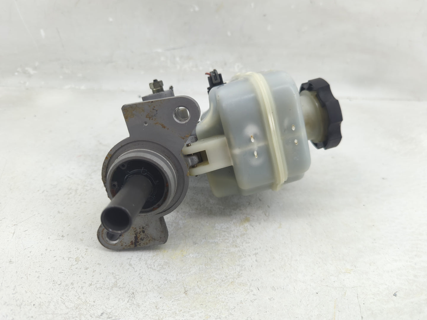 2014-2019 Gmc Sierra 1500 Brake Master Cylinder - Oemusedautoparts1.com