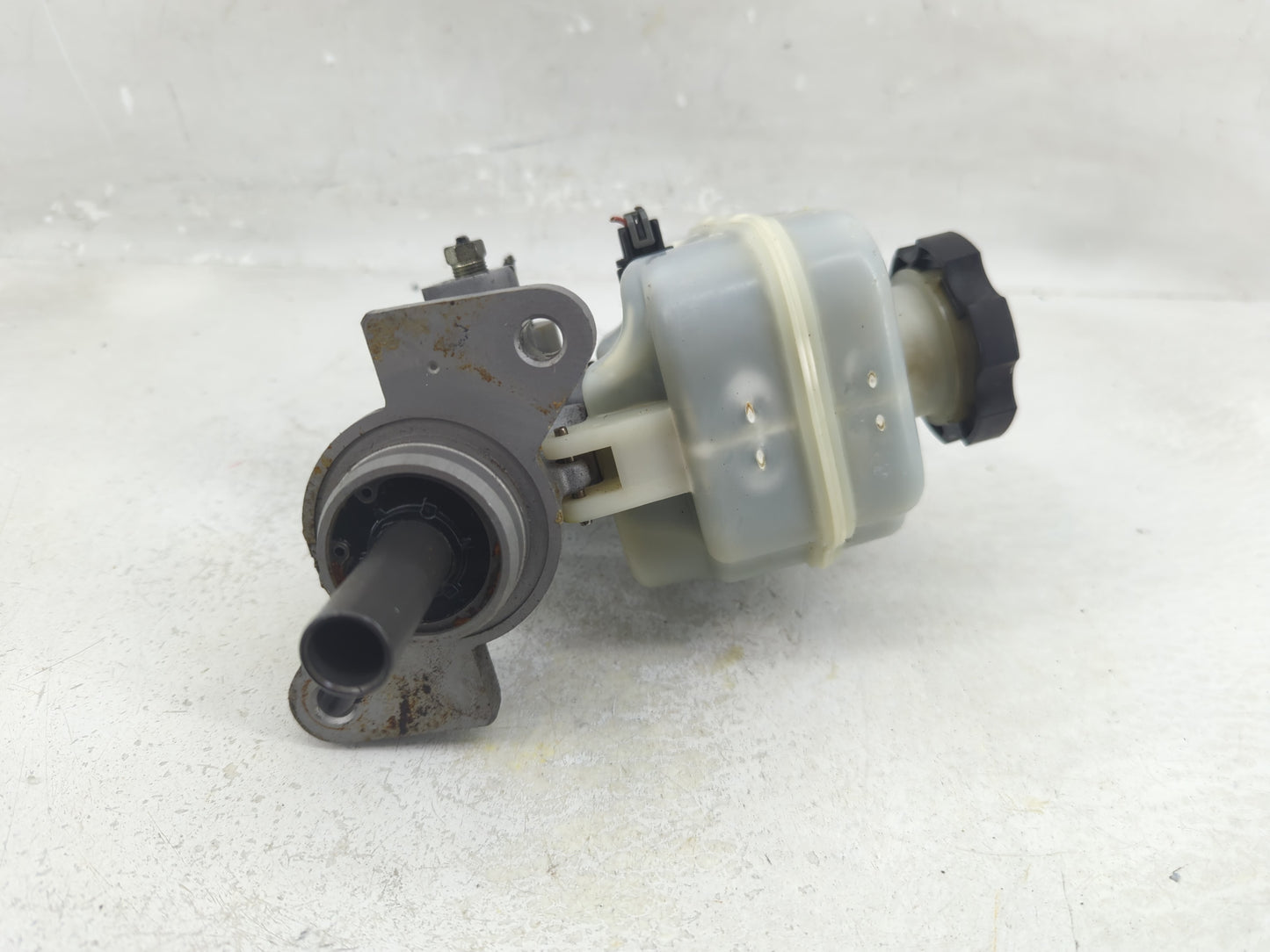2014-2019 Gmc Sierra 1500 Brake Master Cylinder - Oemusedautoparts1.com