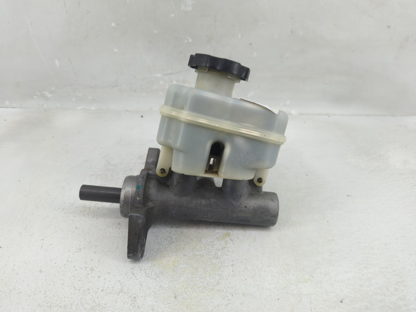 2014-2019 Gmc Sierra 1500 Brake Master Cylinder - Oemusedautoparts1.com