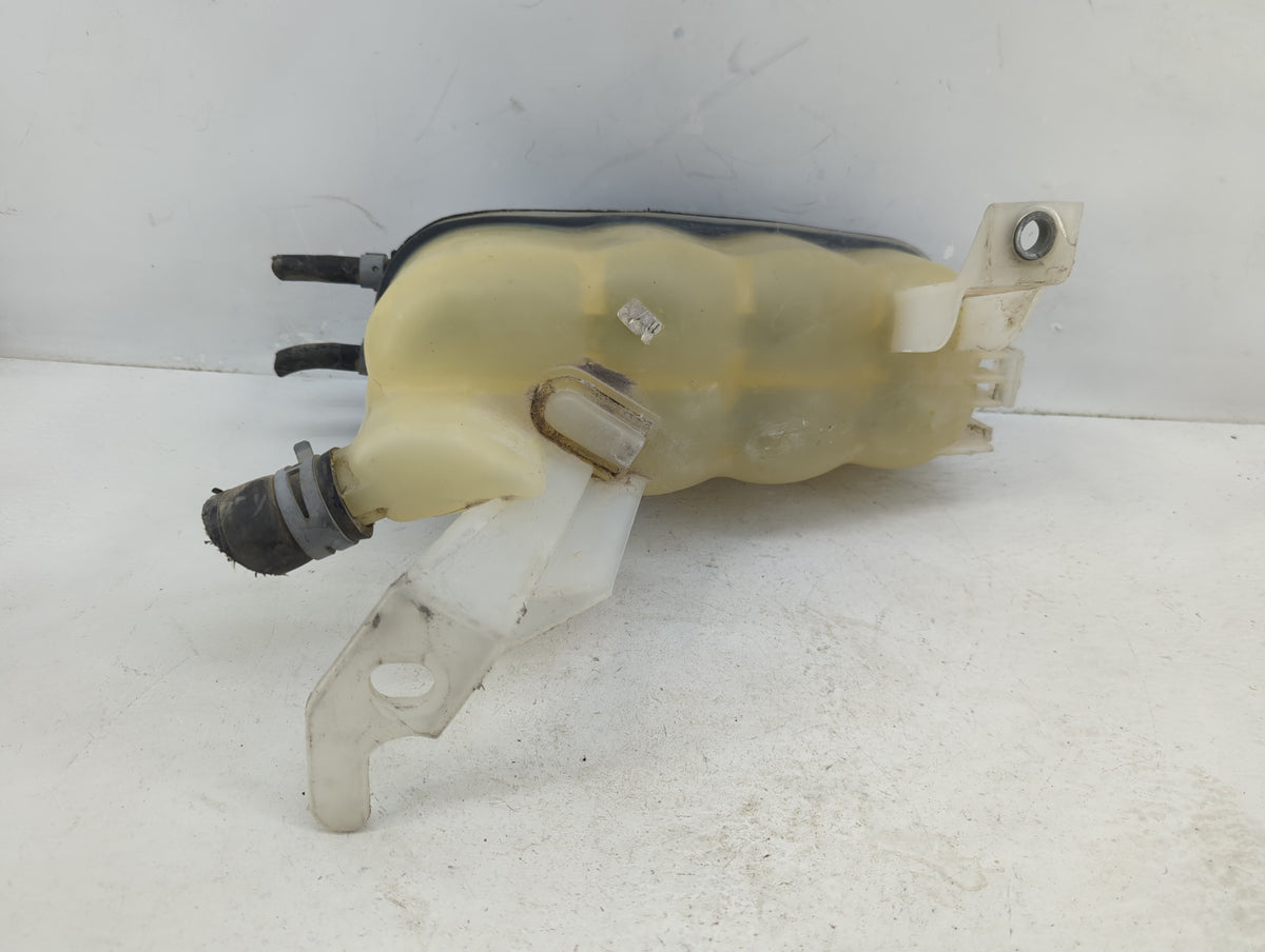 2014 Gmc Sierra 1500 Radiator Coolant Overflow Expansion Tank Bottle 1369197 - Oemusedautoparts1.com