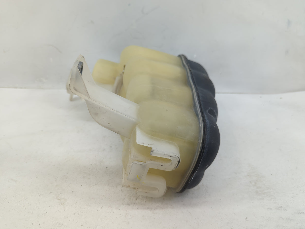 2014 Gmc Sierra 1500 Radiator Coolant Overflow Expansion Tank Bottle 1369197 - Oemusedautoparts1.com