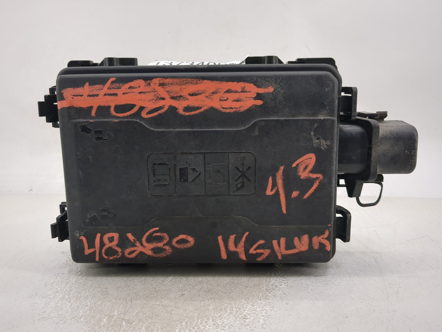 2016-2018 Gmc Sierra 1500 Fusebox Fuse Box Panel Relay Module P/N:23143472 Fits Fits 2016 2017 2018 OEM Used Auto Parts - Oe