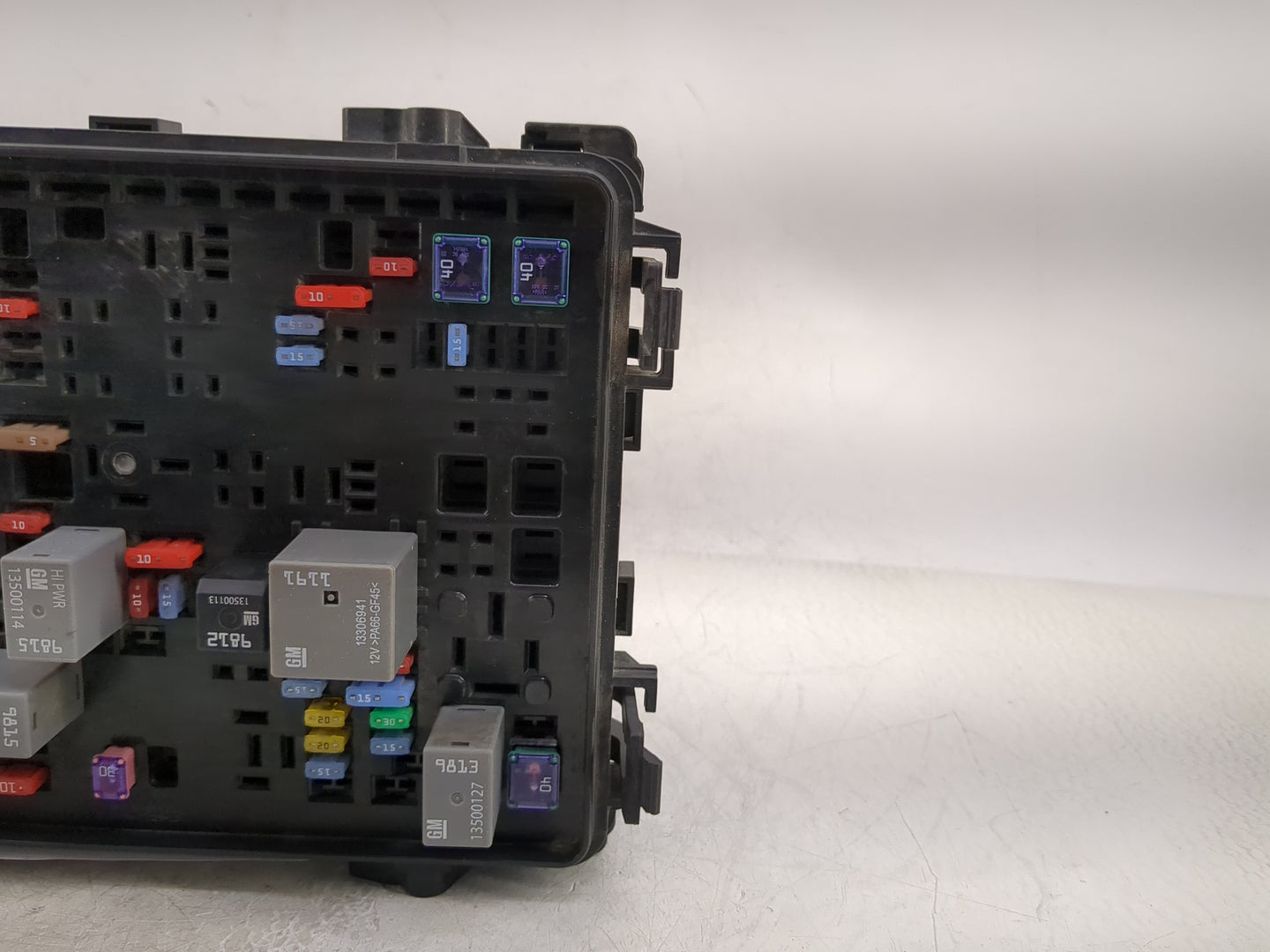 2016-2018 Gmc Sierra 1500 Fusebox Fuse Box Panel Relay Module P/N:23143472 Fits Fits 2016 2017 2018 OEM Used Auto Parts - Oe