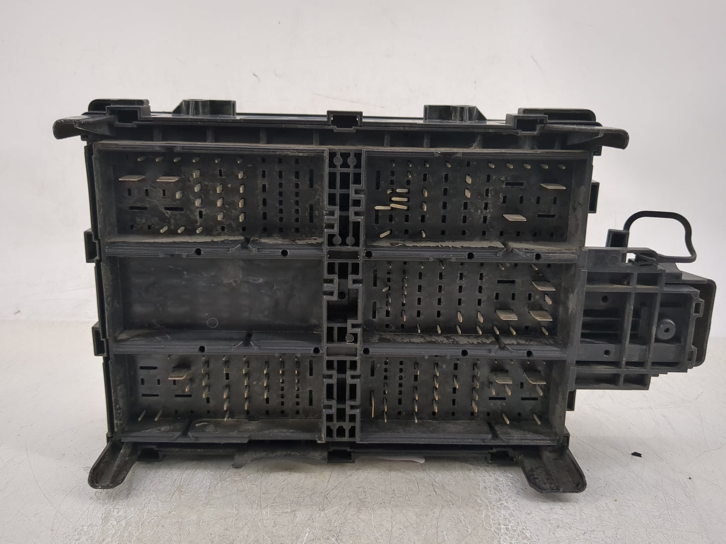 2016-2018 Gmc Sierra 1500 Fusebox Fuse Box Panel Relay Module P/N:23143472 Fits Fits 2016 2017 2018 OEM Used Auto Parts - Oe