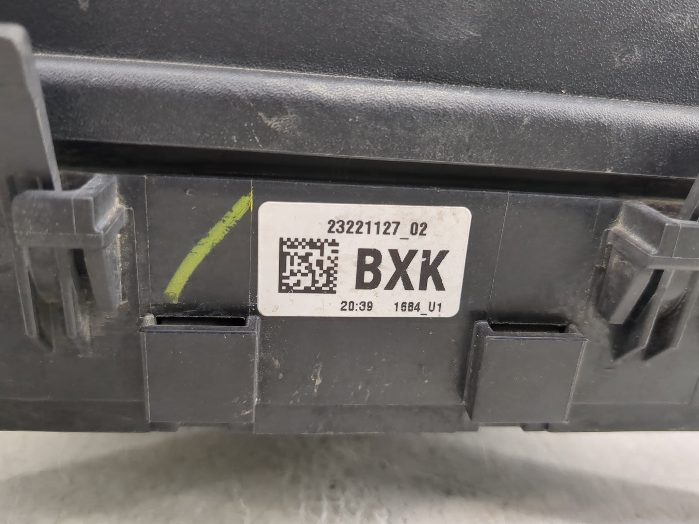 2016-2018 Gmc Sierra 1500 Fusebox Fuse Box Panel Relay Module P/N:23143472 Fits Fits 2016 2017 2018 OEM Used Auto Parts - Oe