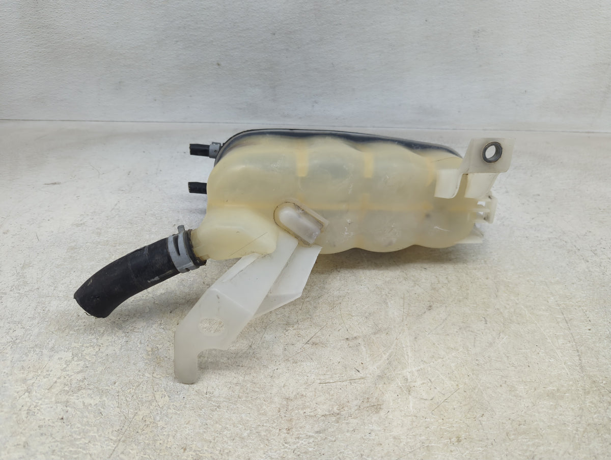 2014 Gmc Sierra 1500 Radiator Coolant Overflow Expansion Tank Bottle 1390574 - Oemusedautoparts1.com