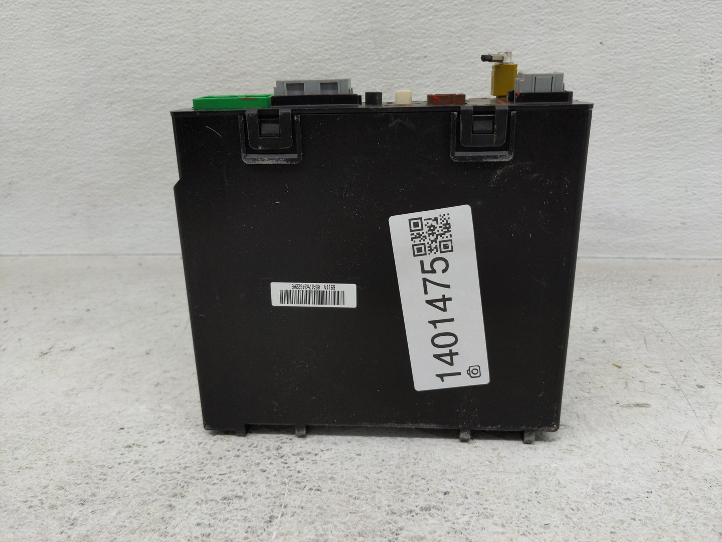 2017-2018 Gmc Sierra 1500 Radio AM FM Cd Player Receiver Replacement P/N:84278527 Fits Fits 2017 2018 2019 OEM Used Auto Par