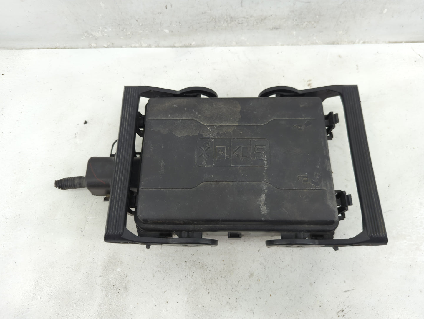 2017-2019 Gmc Sierra 1500 Fusebox Fuse Box Panel Relay Module Fits Fits 2017 2018 2019 OEM Used Auto Parts - Oemusedautopart