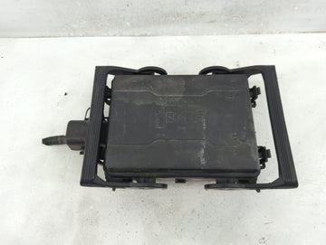2017-2019 Gmc Sierra 1500 Fusebox Fuse Box Panel Relay Module Fits Fits 2017 2018 2019 OEM Used Auto Parts - Oemusedautopart