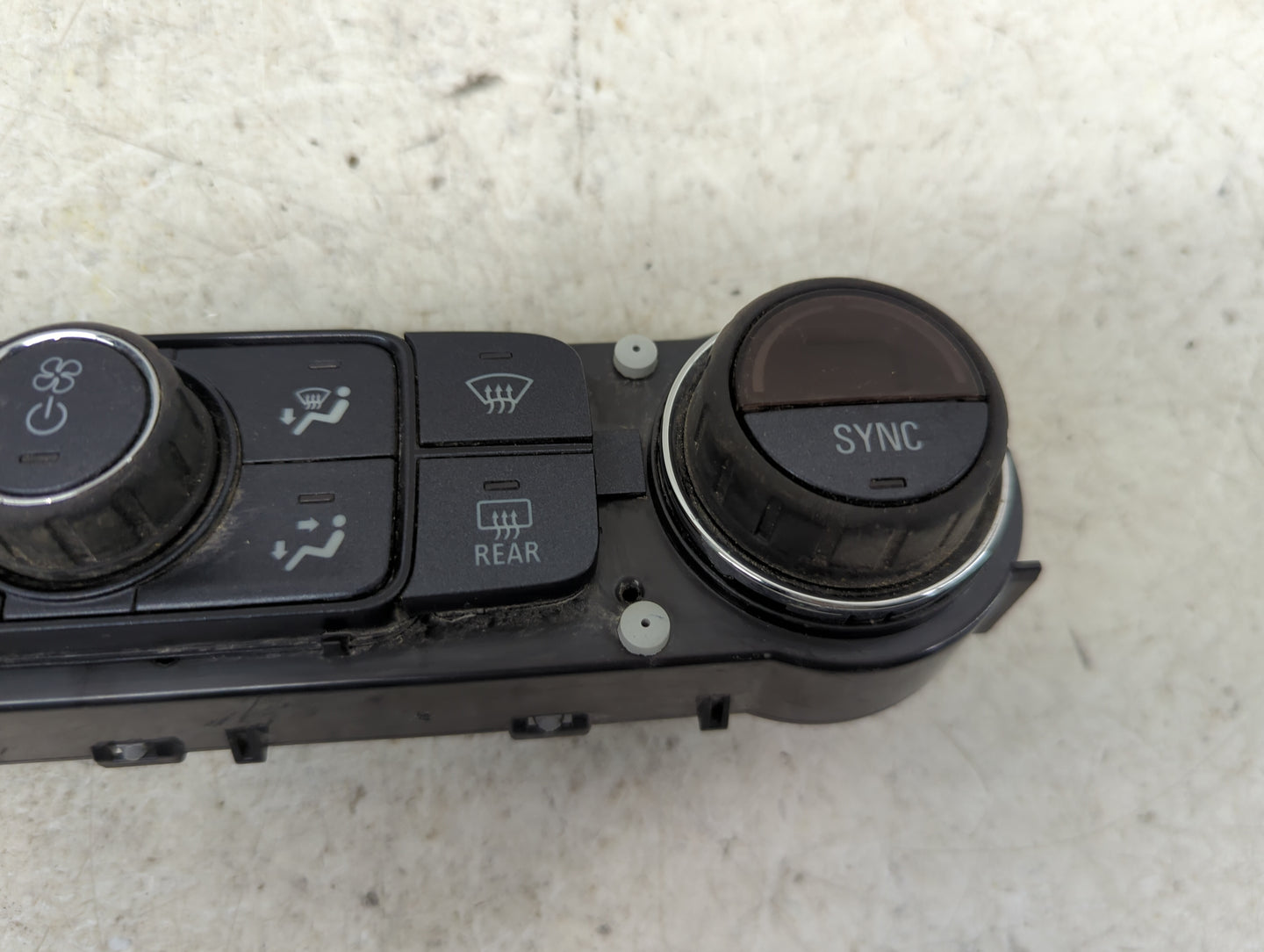 2017-2019 Gmc Sierra 1500 Climate Control Module Temperature AC/Heater Replacement P/N:84258729 Fits OEM Used Auto Parts - O