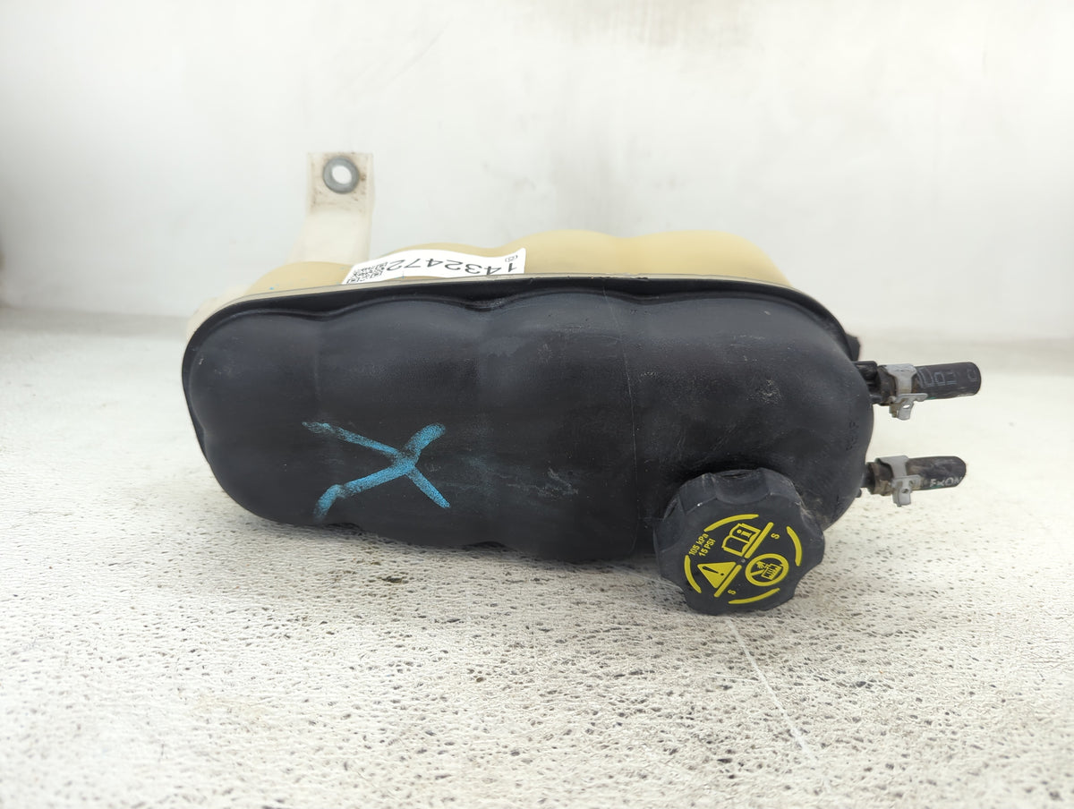 2014 Gmc Sierra 1500 Radiator Coolant Overflow Expansion Tank Bottle 1432472 - Oemusedautoparts1.com