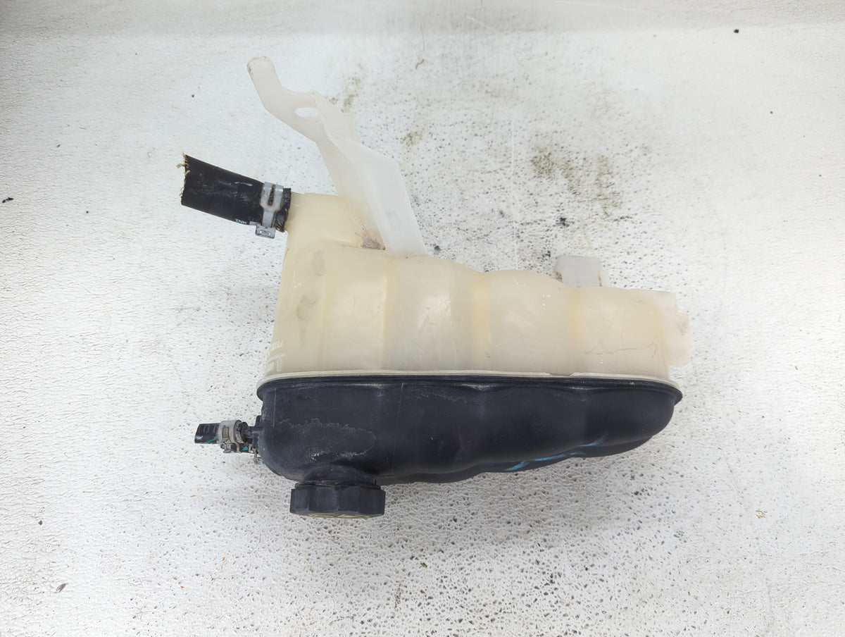 2014 Gmc Sierra 1500 Radiator Coolant Overflow Expansion Tank Bottle 1432472 - Oemusedautoparts1.com