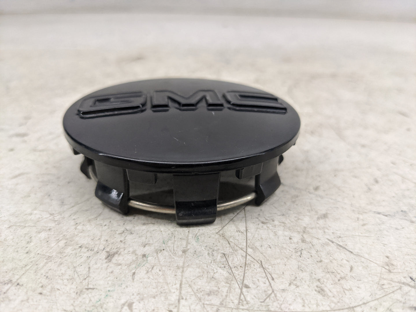 2018 Gmc Sierra 1500 Center Cap Oem Black - Oemusedautoparts1.com