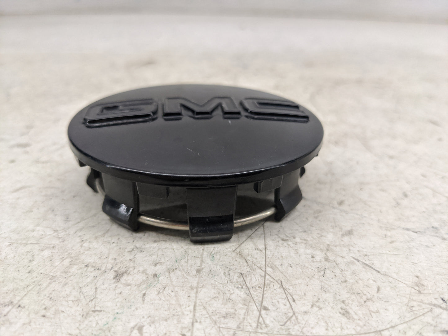 2018 Gmc Sierra 1500 Center Cap Oem Black - Oemusedautoparts1.com