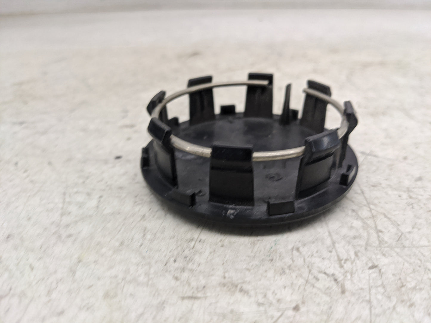 2018 Gmc Sierra 1500 Center Cap Oem Black - Oemusedautoparts1.com