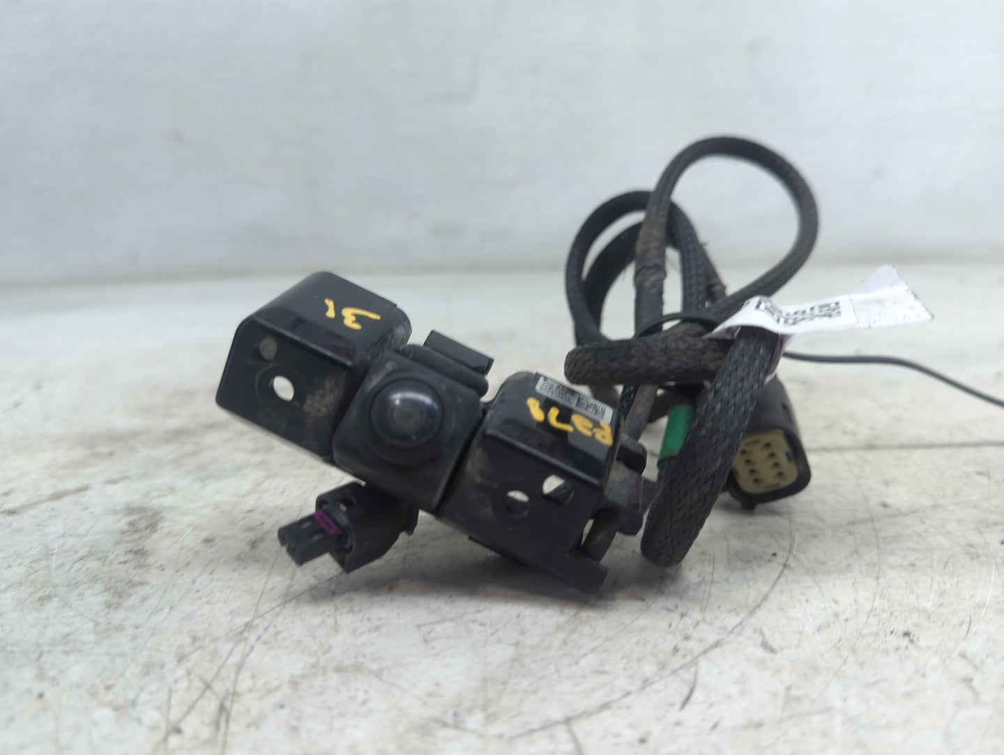 Gmc Sierra 1500 Backup Camera Or Backup Sensor - Oemusedautoparts1.com