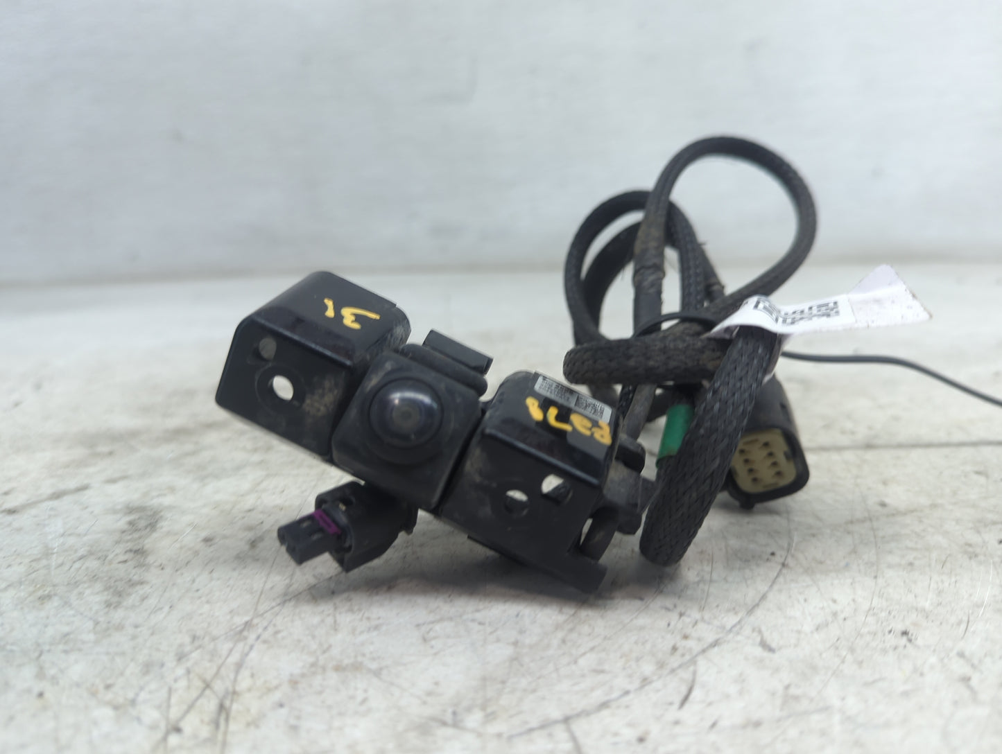 Gmc Sierra 1500 Backup Camera Or Backup Sensor - Oemusedautoparts1.com