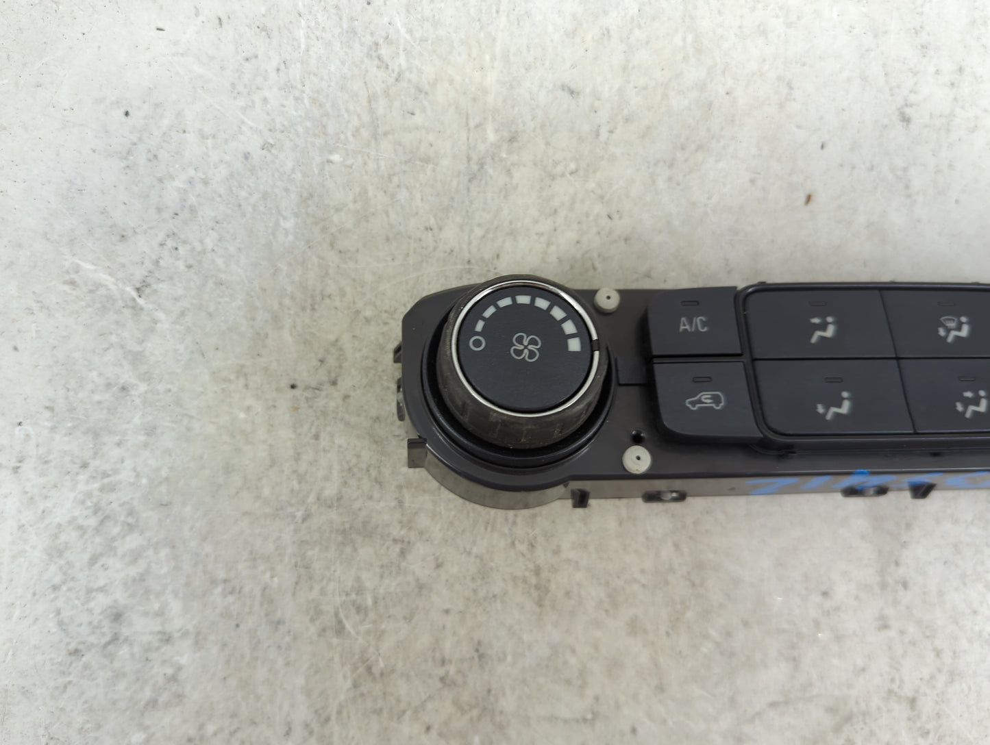 2017-2019 Gmc Sierra 1500 Climate Control Module Temperature AC/Heater Replacement P/N:84199205 815372982 Fits OEM Used Auto